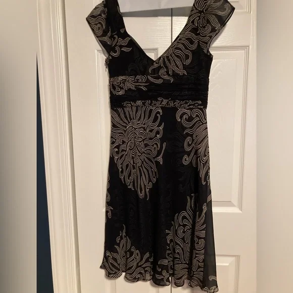 Ann Taylor size 4 silk stunning dress - Picture 3 of 10